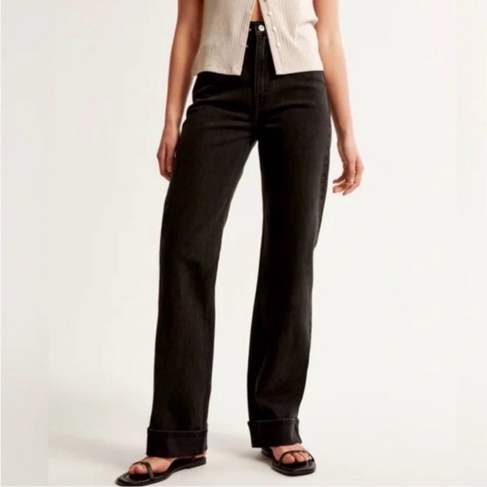 A&F Curve Love 90’s Relaxed Jean